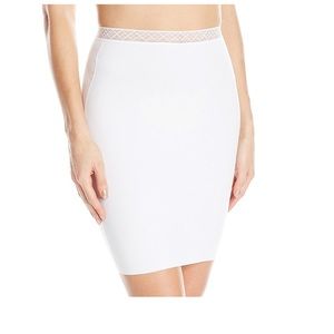 Vassarette Invisibly Smooth White/Ice  Sz XL 18”